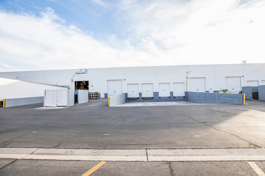 More Photos Of 4535 Statz St, North Las Vegas Warehouse For Lease
