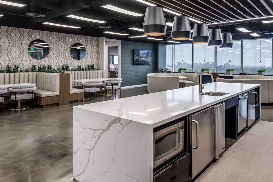 More Photos Of 24 Greenway Plz, Houston Office For Lease
