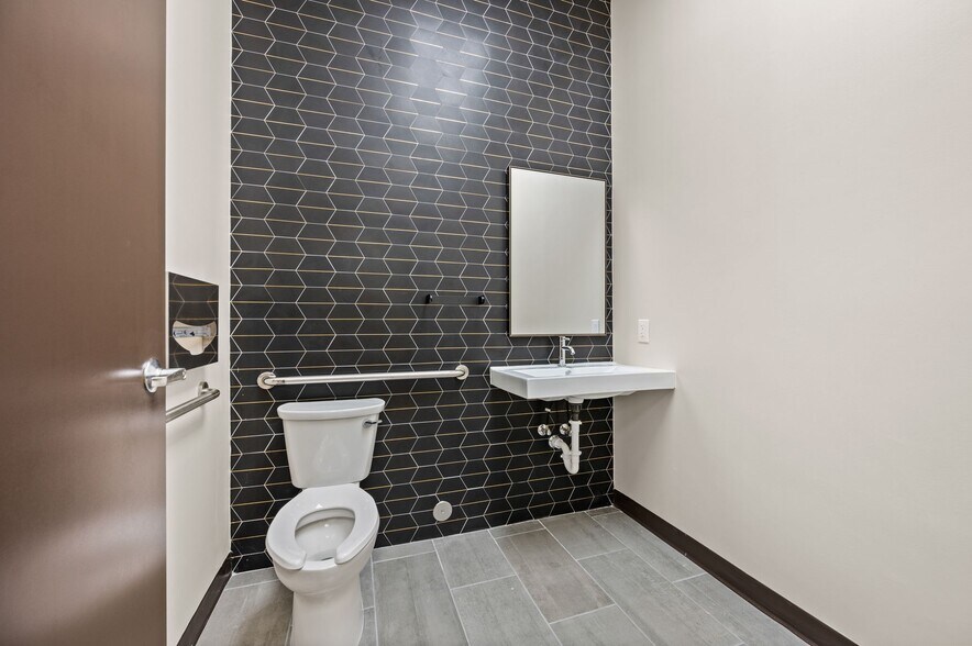 More Photos Of 5708 Colleyville Blvd, Colleyville Medical For Lease