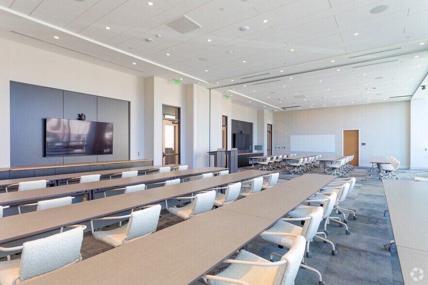 More Photos Of 4000 Center At North Hills St, Raleigh Unknown For Lease