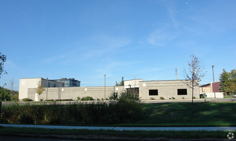 More Photos Of 8057 Rowan Rd, Cranberry Township Office For Sale