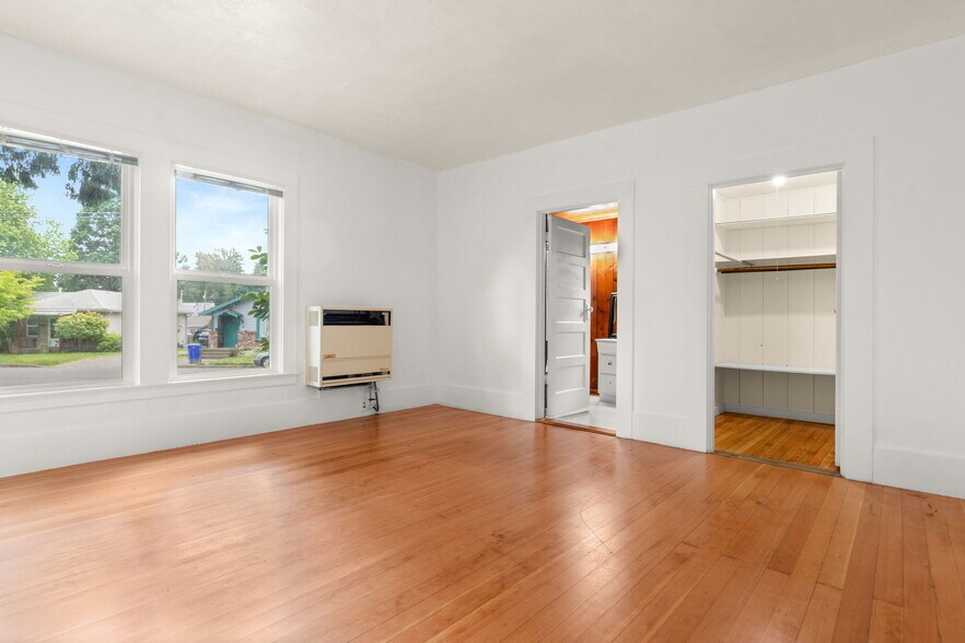 More Photos Of 501 NE 3rd St, Gresham Flex For Lease