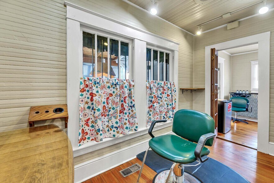 More Photos Of 104 State St, Greensboro Freestanding For Sale