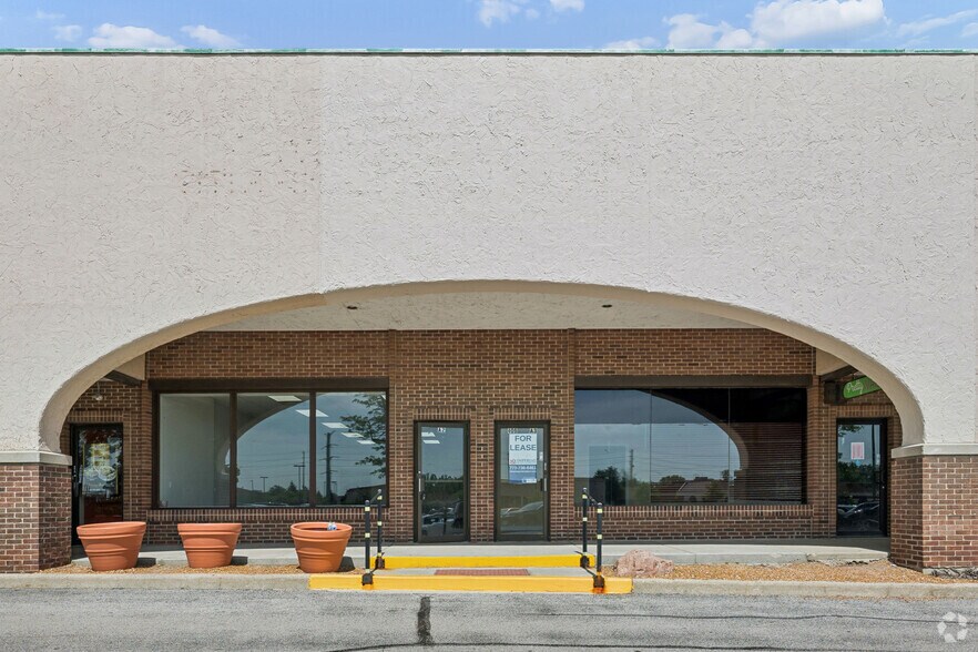 More Photos Of 401-499 Lake Cook Rd, Deerfield Storefront For Lease