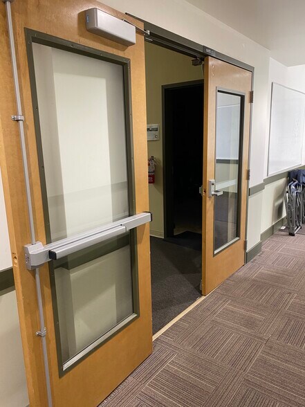 More Photos Of 18023 Highway 99, Lynnwood Light Manufacturing For Lease