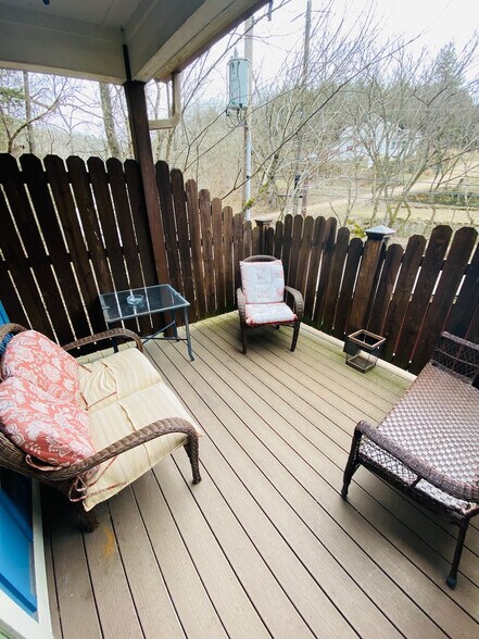 More Photos Of 275 N Main St, Eureka Springs Hotel For Sale