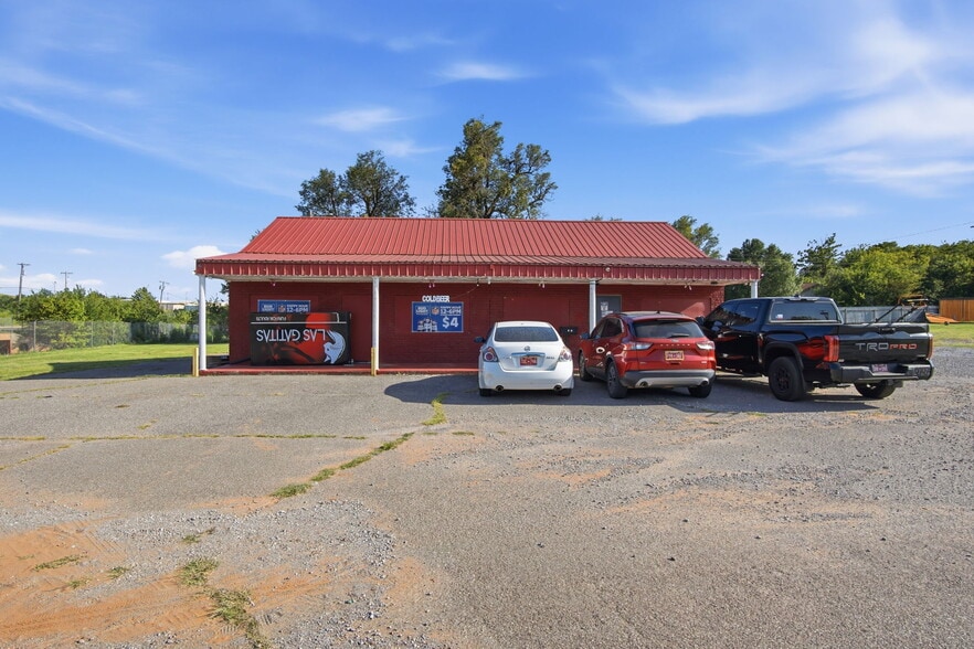 More Photos Of 1900 SE 59th Dr, Oklahoma City Bar For Sale