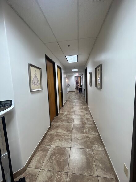 More Photos Of 17218 N 72nd Dr, Glendale Medical For Lease
