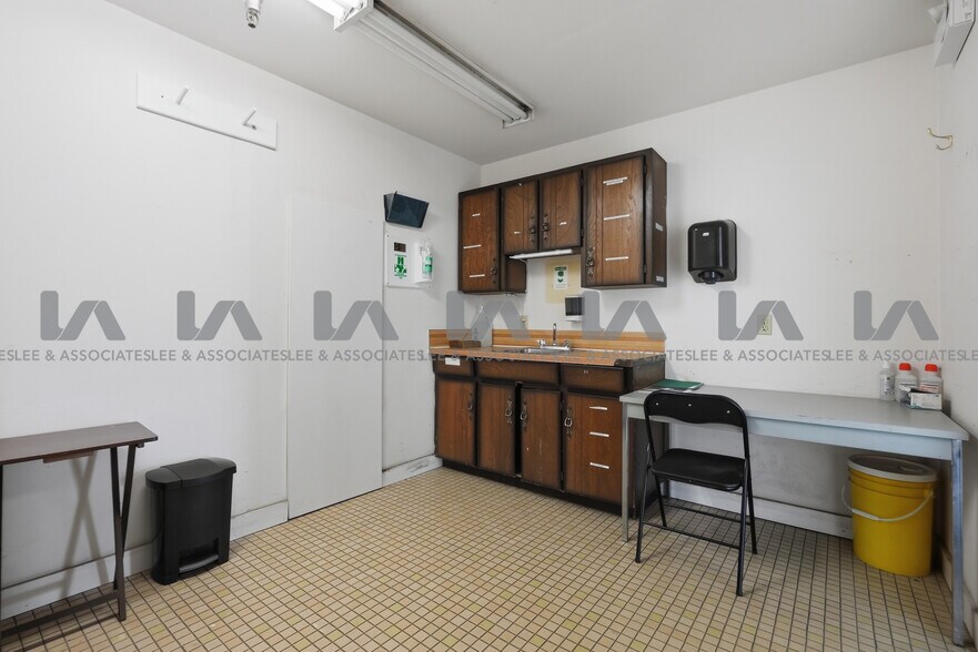 More Photos Of 18788 96th Ave, Surrey Warehouse For Lease