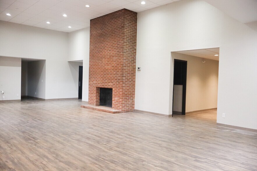 More Photos Of 912 N Dixie Ave, Elizabethtown Self Storage For Sale