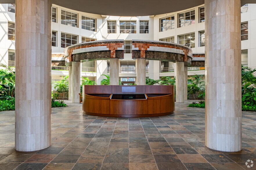 More Photos Of 2650 Thousand Oaks Blvd, Memphis Office For Lease