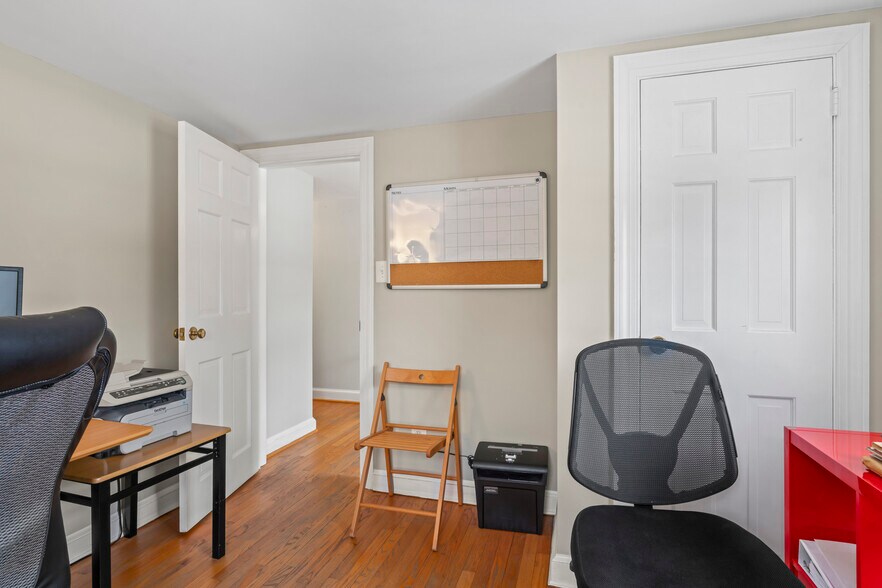 More Photos Of 4235 Chain Bridge Rd, Fairfax Office For Sale