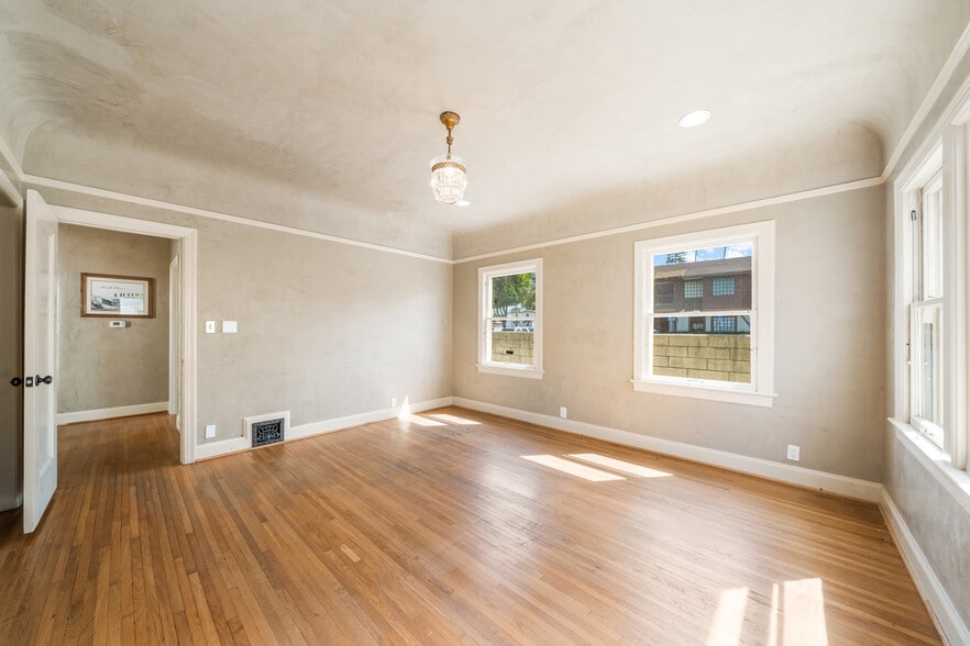 More Photos Of 702-704 E Chapman Ave, Orange Office For Lease