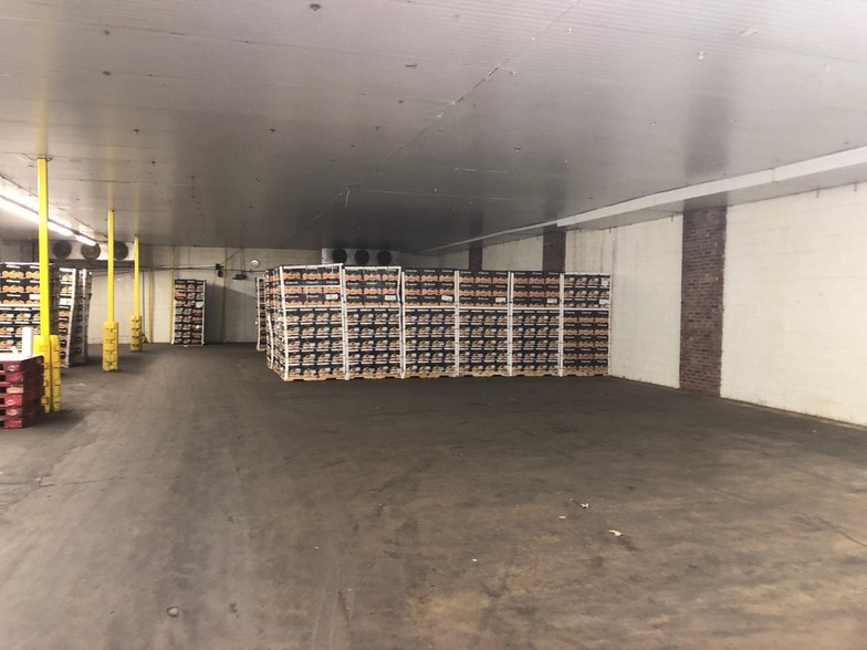 More Photos Of 16-26 Esther St, Newark Manufacturing For Lease