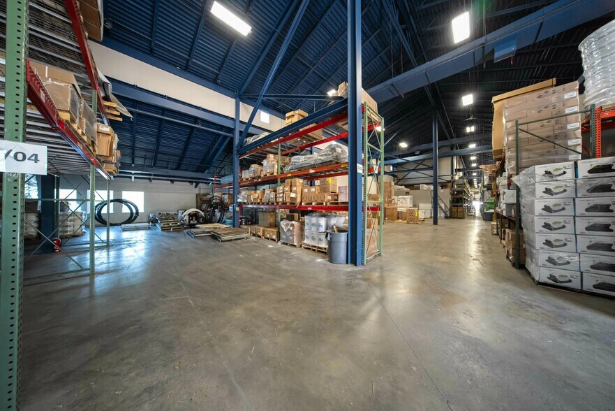 More Photos Of 3770 Dixie Hwy, Waterford Showroom For Sale