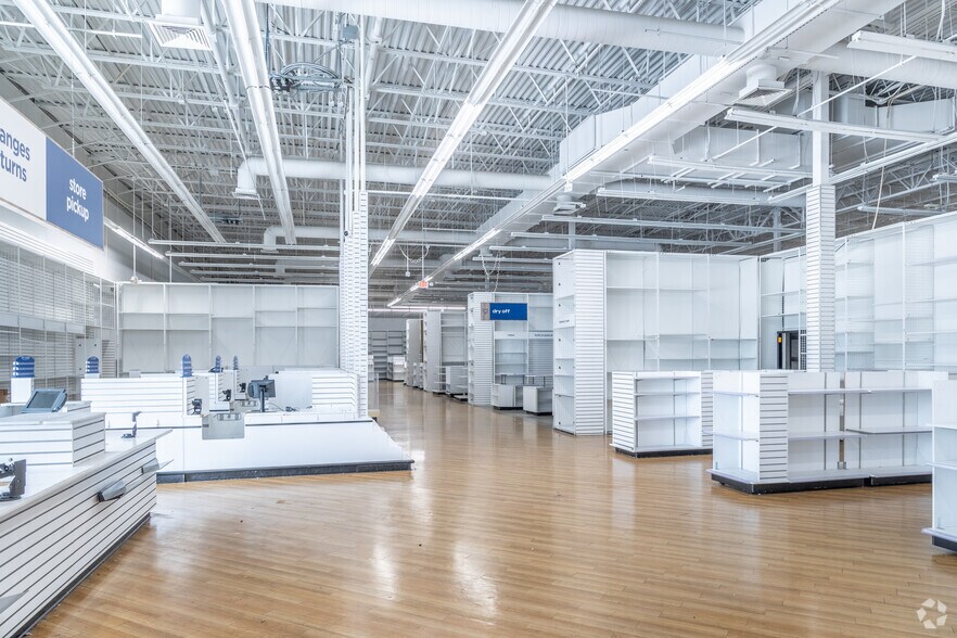 More Photos Of 1300-1500 S Washington St, North Attleboro Unknown For Lease