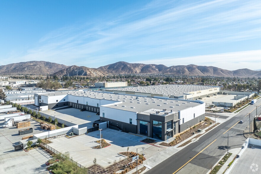 More Photos Of 11179 Banana Ave, Fontana Distribution For Lease
