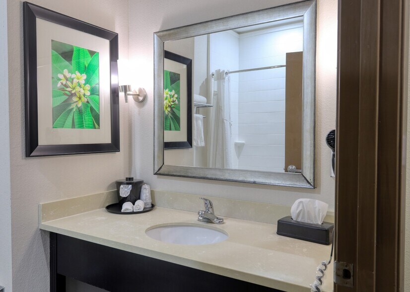 More Photos Of 3371 N Esplanade St, Cuero Hotel For Sale