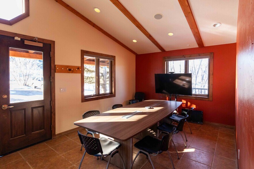 More Photos Of 160 Amelia St, Ridgway Office For Lease