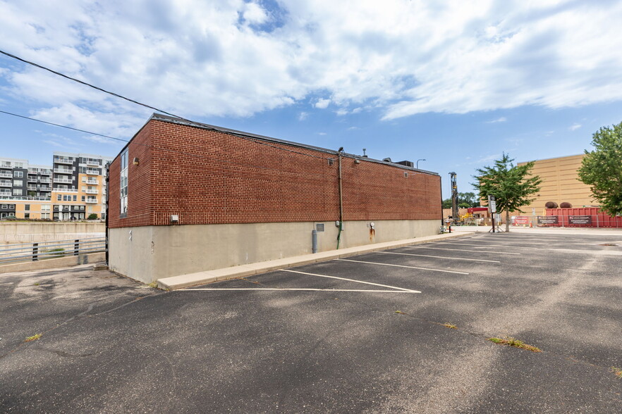 More Photos Of 307 E Center St, Rochester Office For Sale