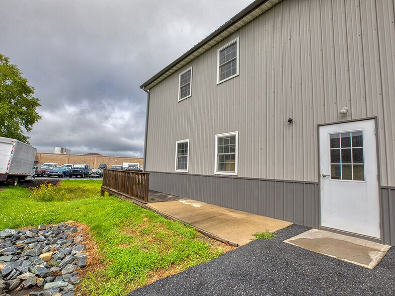 More Photos Of 17593 Nassau Commons Blvd, Lewes Flex For Sale