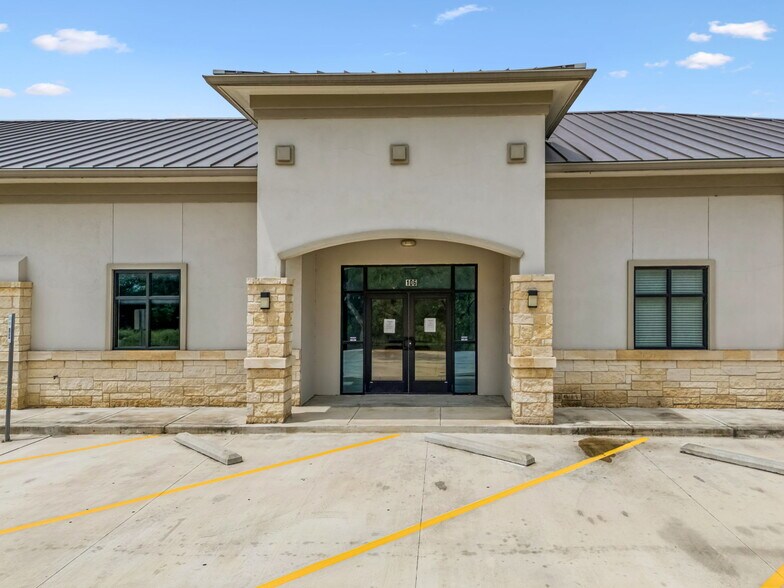 More Photos Of 2003 Rogers Rd, San Antonio Medical For Lease