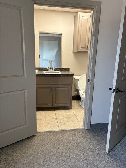 More Photos Of 1025 SW 4th St, Moore Medical For Lease