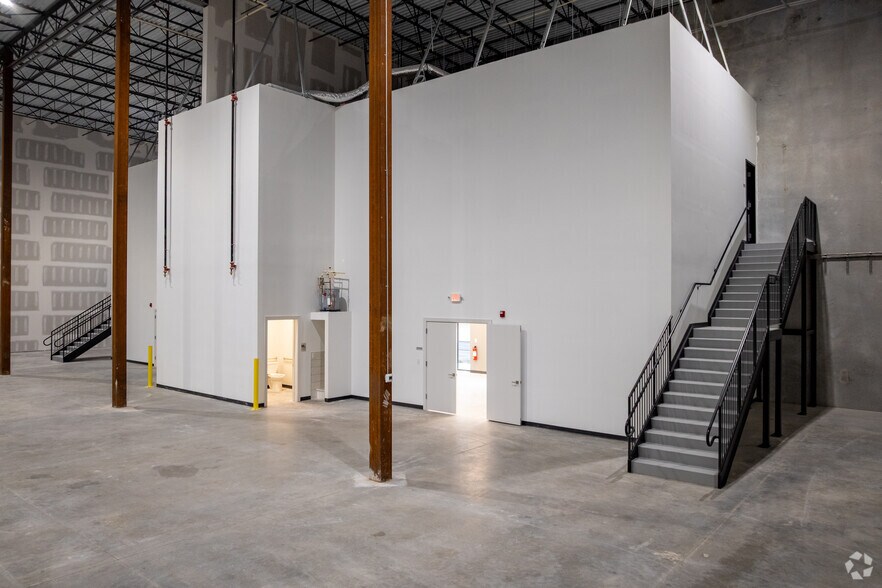 More Photos Of 1863 Lakewood Rd, Toms River Distribution For Lease