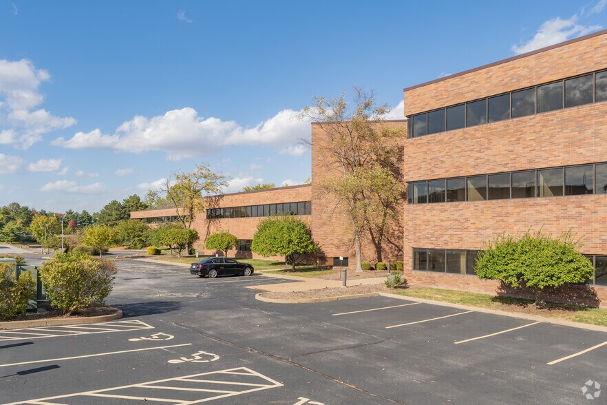 Primary Photo Of 945-951 Hornet Dr, Hazelwood Office For Lease