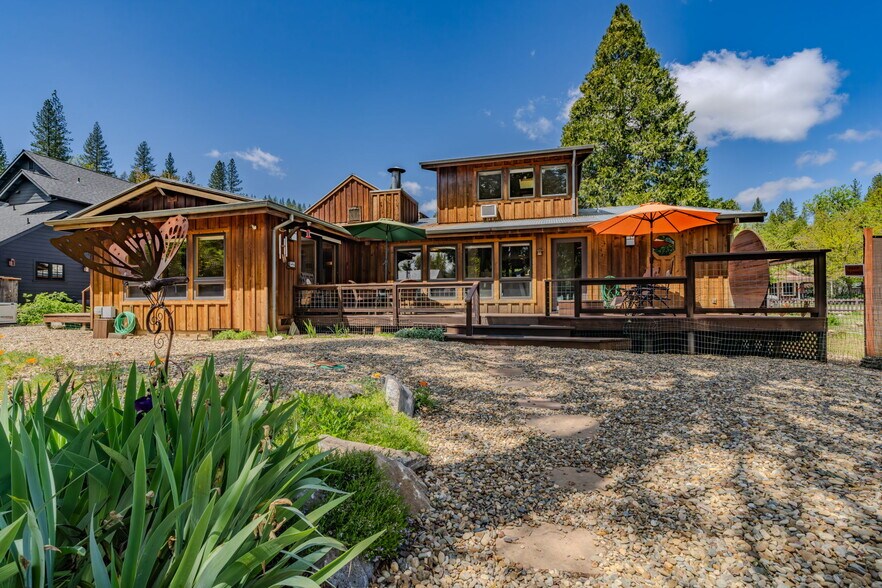 More Photos Of 21376 Consolation St, Volcano Specialty For Sale