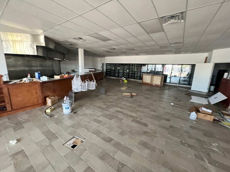 More Photos Of 8102-8140 Antoine Dr, Houston Unknown For Lease