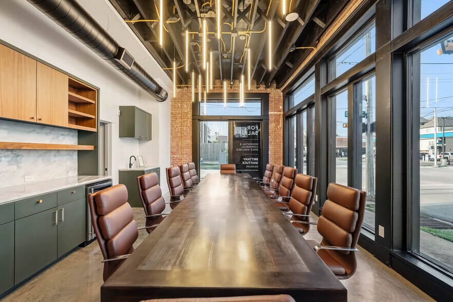 More Photos Of 1719 Houston Ave, Houston Office For Sale