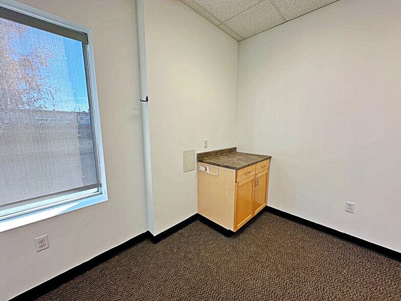 More Photos Of 380 Mackenzie Blvd, Fort McMurray Warehouse For Lease