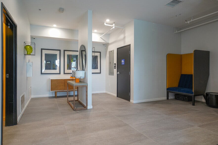 More Photos Of 353 S Palm Canyon Dr, Palm Springs Medical For Sale