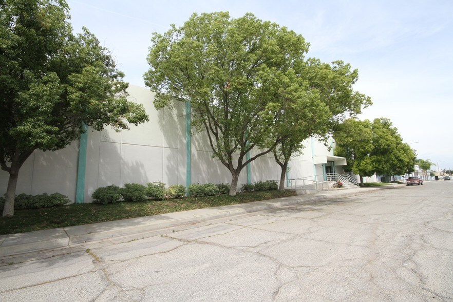 More Photos Of 444 Athol St, San Bernardino Warehouse For Sale