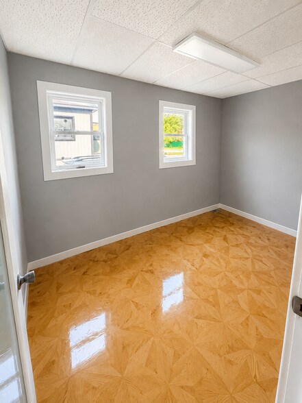 More Photos Of 4058 State St, Saginaw Office For Sale