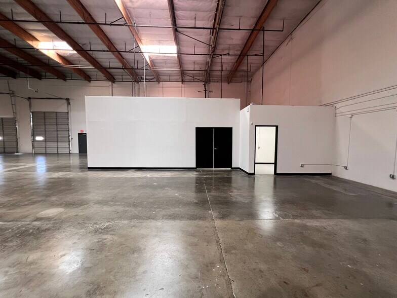 More Photos Of 11070 Mulberry Ave, Fontana Warehouse For Lease
