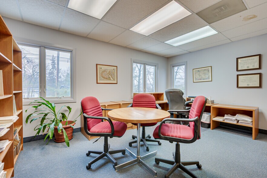 More Photos Of 11 Clyde Rd, Somerset Office For Sale