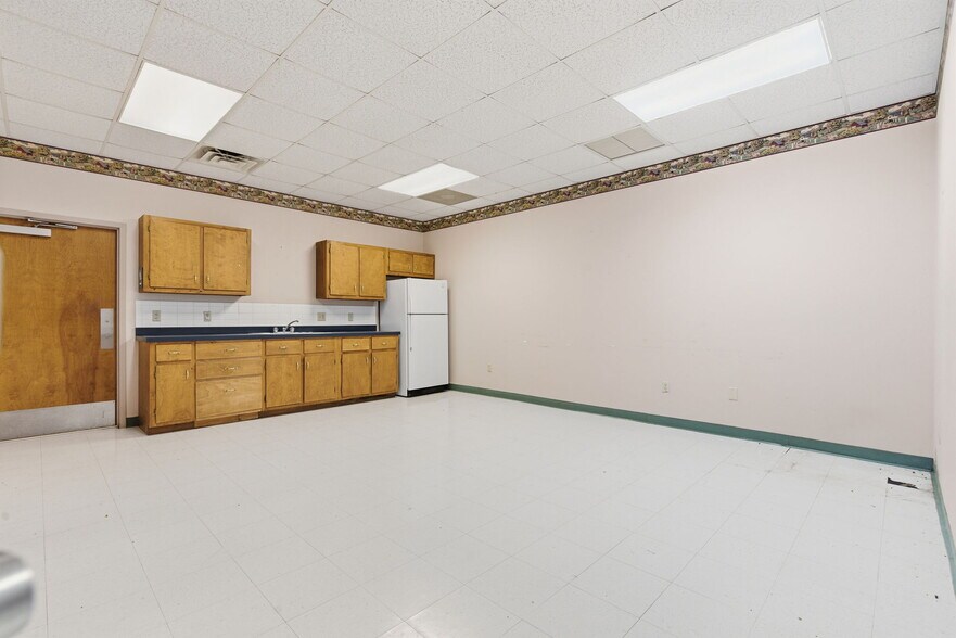 More Photos Of 1612 N Osteopathy, Kirksville Office For Sale