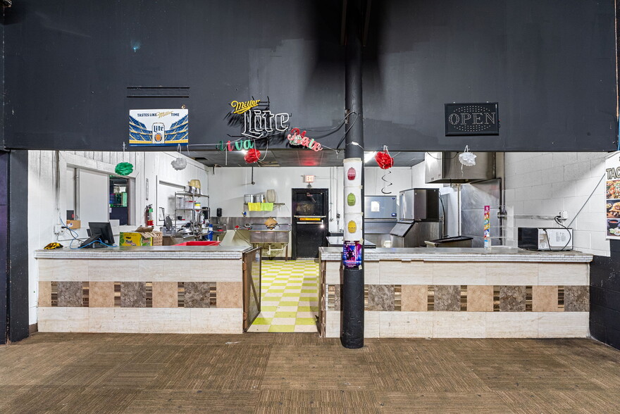 More Photos Of 13087 Hwy 271 N, Tyler Bar For Sale