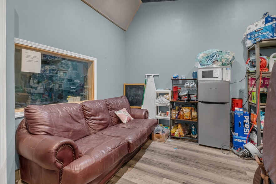 More Photos Of 1100 S Lorena St, Los Angeles Religious Facility For Sale