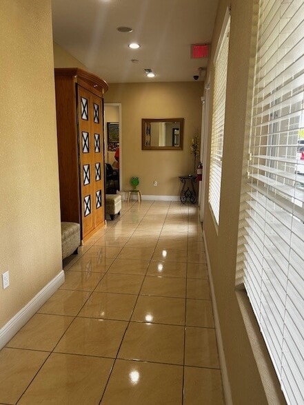 More Photos Of 618 SW 3rd St, Cape Coral Office For Lease