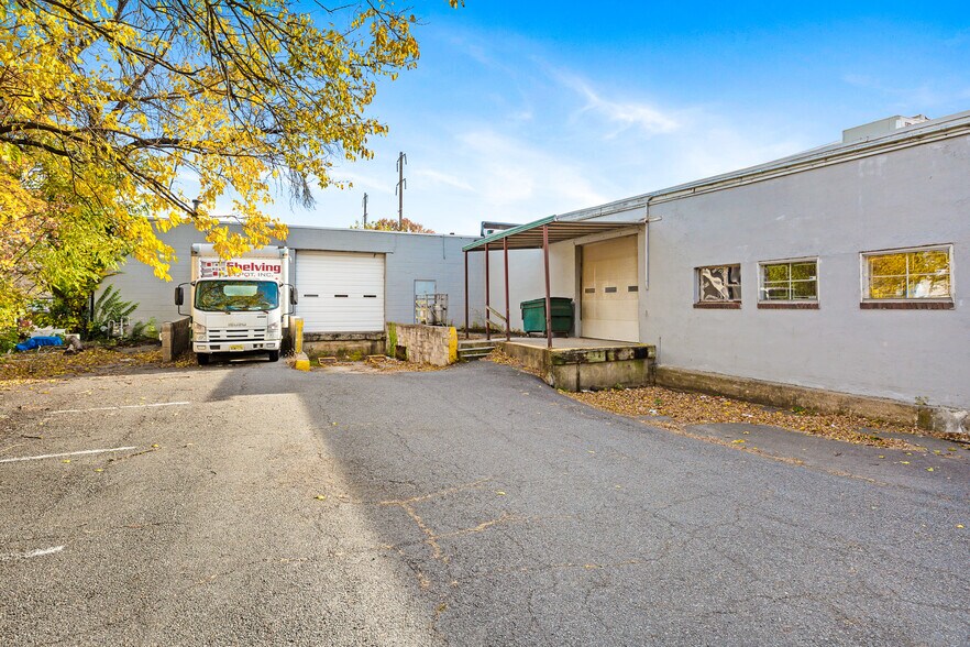 More Photos Of 419-501 W Elizabeth Ave, Linden Freestanding For Sale