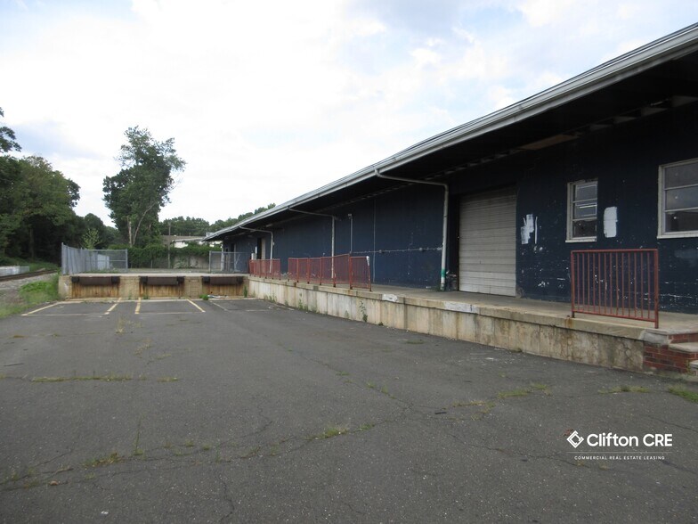 More Photos Of 185 Van Winkle Ave, Hawthorne Warehouse For Lease