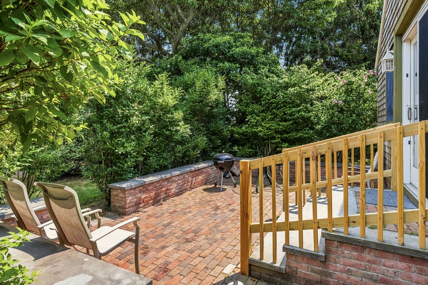 More Photos Of 127 Inlet Rd W, Hampton Bays Hospitality For Sale