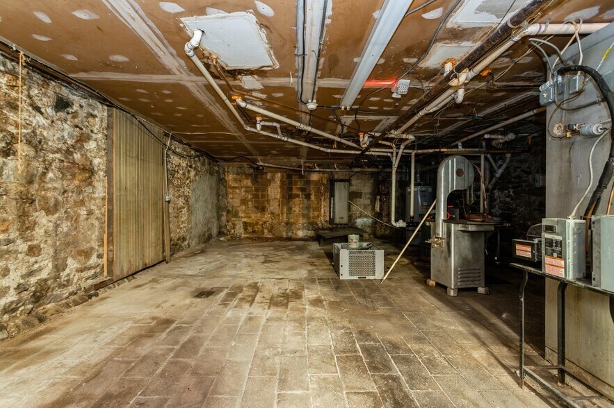 More Photos Of 84 Washington St, Norwalk General Retail For Sale