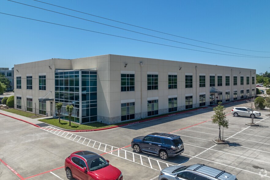 More Photos Of 506 Graham Dr, Tomball Medical For Lease