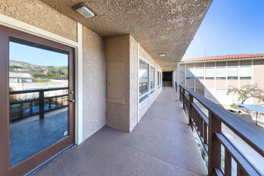 More Photos Of 900-944 Glenneyre St, Laguna Beach Office Residential For Lease