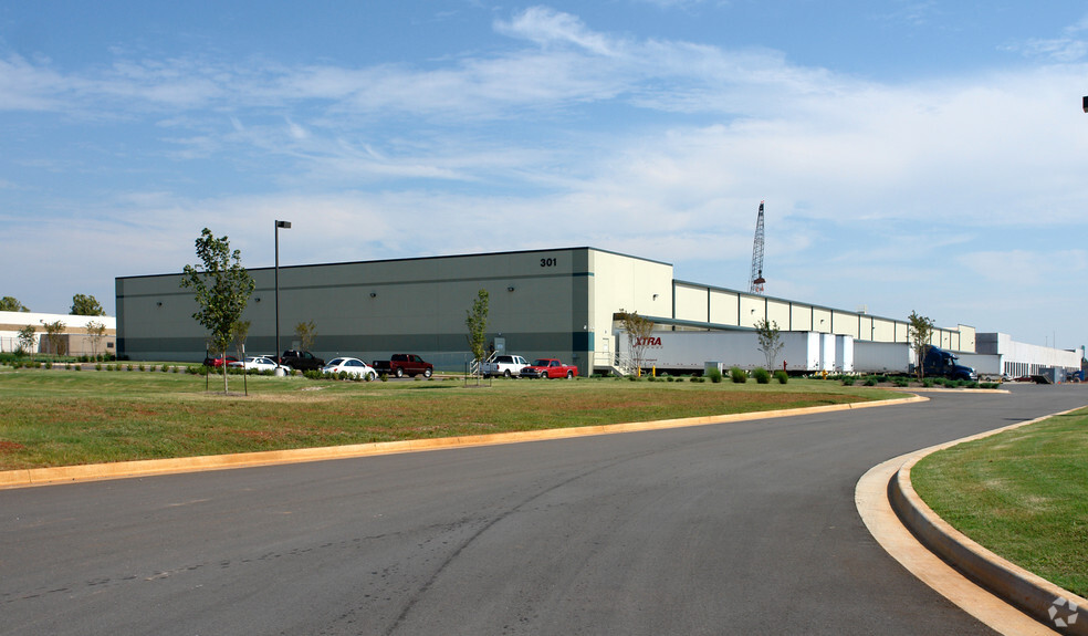 Primary Photo Of 301 James Record Rd, Huntsville Warehouse For Lease