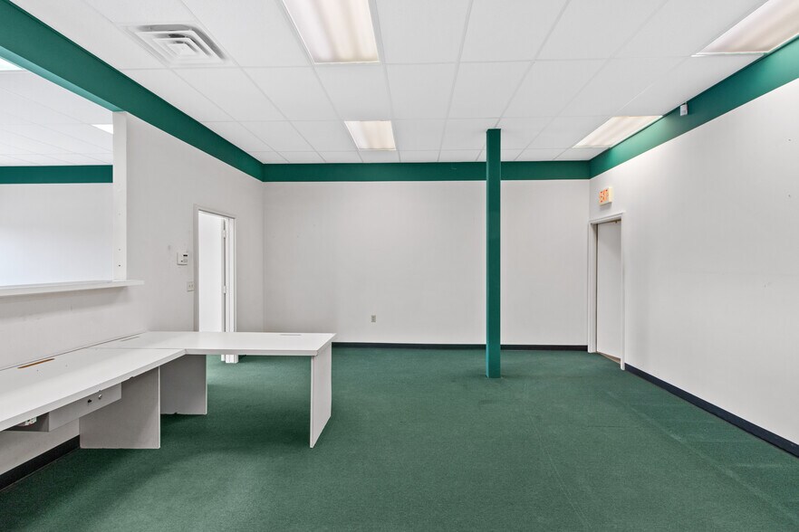 More Photos Of 250 Crossroads Dr, Plover Unknown For Lease